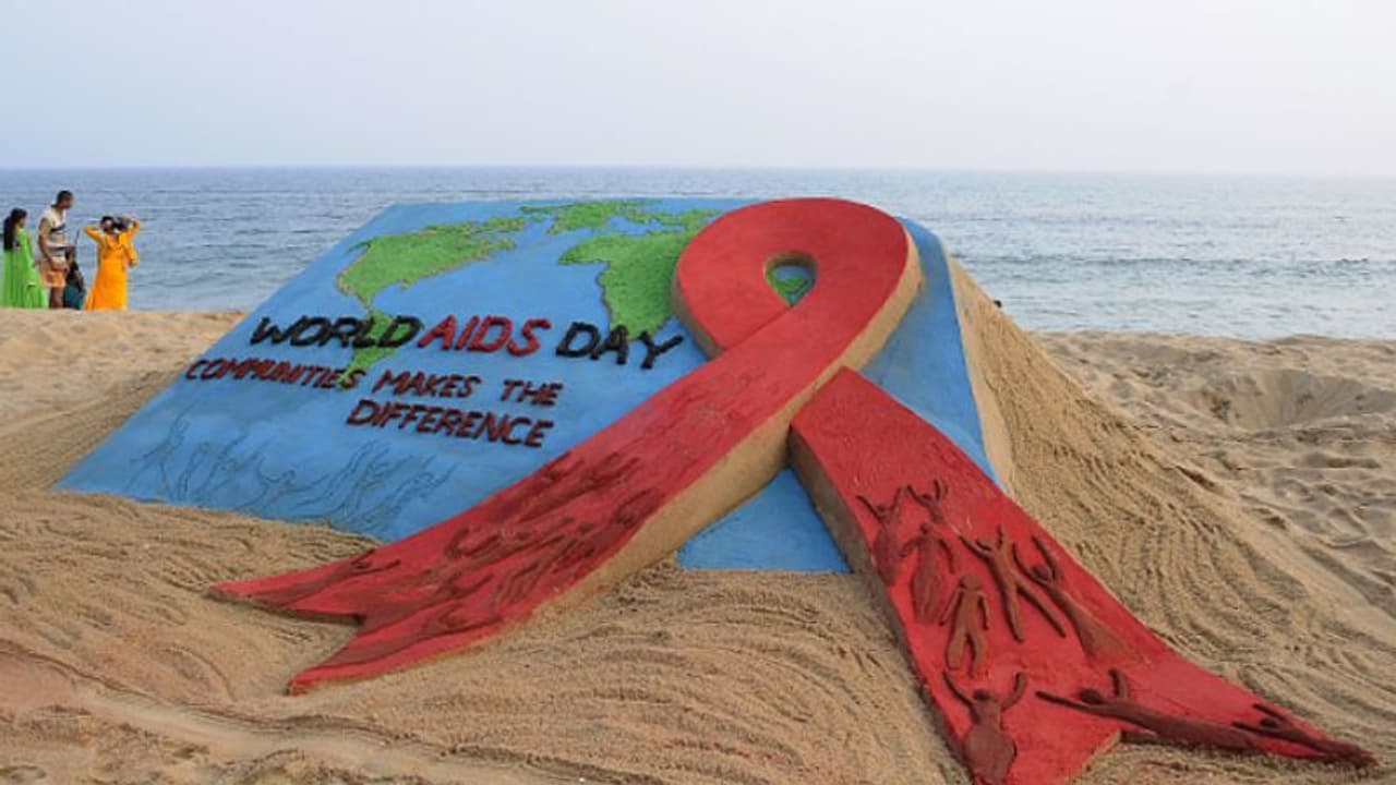 বিশ্ব এইডস দিবস, এই রোগ সম্পর্কে প্রাথমিক তথ্যগুলি জানুন ও সচেতন হোন