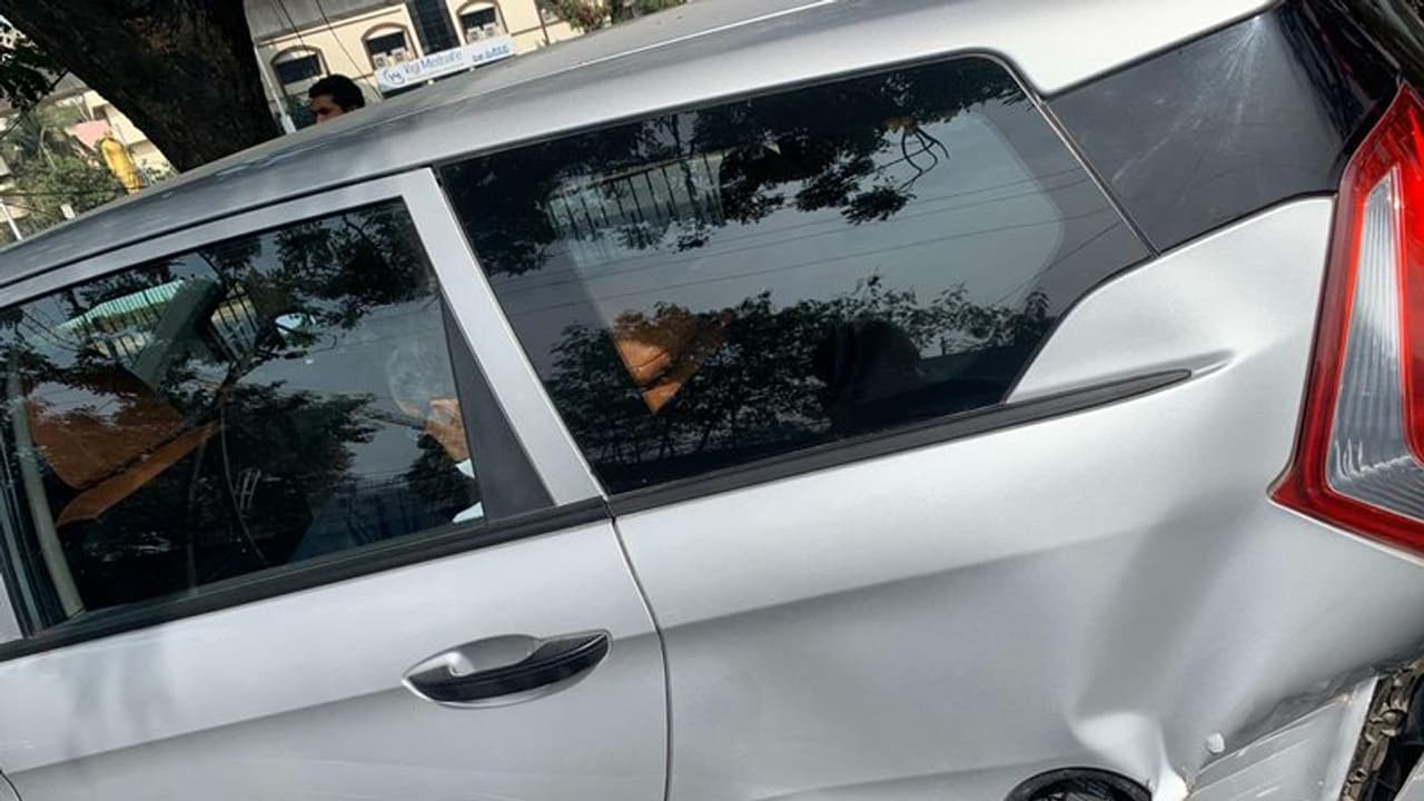 జయప్రకాశ్ నారాయణకు తృటిలో తప్పిన ప్రమాదం జయప్రకాశ్ నారాయణకు తృటిలో తప్పిన ప్రమాదం