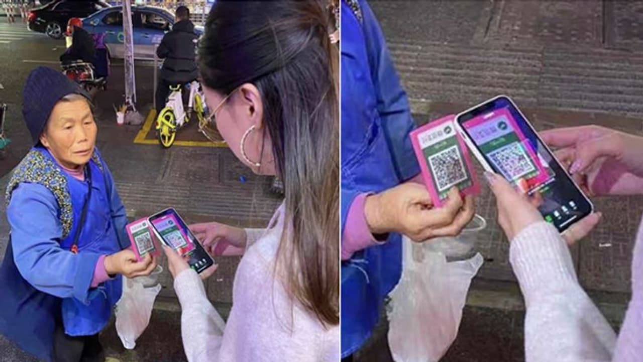 कभी देखे हैं इतने हाईटेक भिखारी, सड़कों पर QR कोड के साथ मांग रहे हैं भीख कभी देखे हैं इतने हाईटेक भिखारी, सड़कों पर QR कोड के साथ मांग रहे हैं भीख