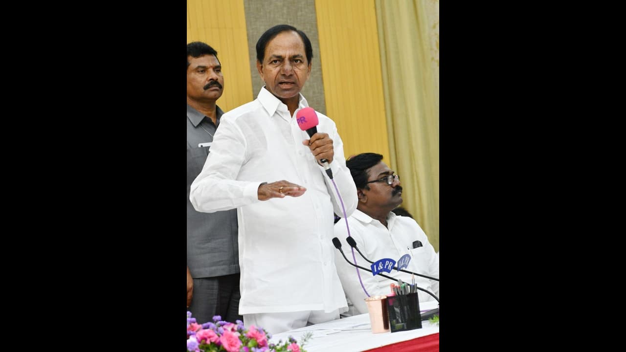 మున్సిపల్ ఎన్నికలు, ఆర్టీసీ సమ్మె ఎఫెక్ట్: దానిపై కేసీఆర్ వెనక్కి.. మున్సిపల్ ఎన్నికలు, ఆర్టీసీ సమ్మె ఎఫెక్ట్: దానిపై కేసీఆర్ వెనక్కి..