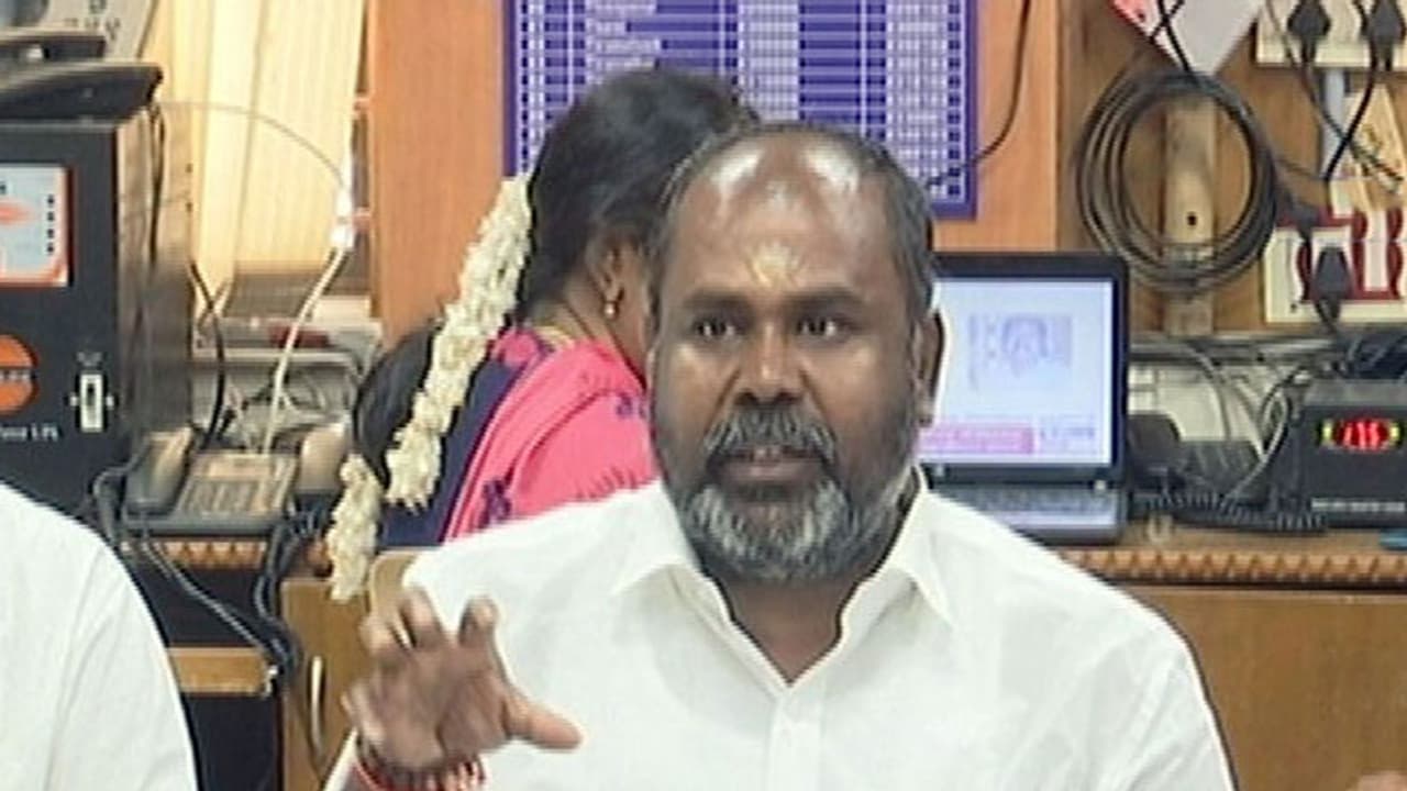 மழையால் பிரச்சனையா ? அவசர உதவி வேண்டுமா ? உடனே எங்களுக்கு கால் பண்ணுங்க !! சென்னையில் அலர்ட்டாக இருக்கும் அரசு !! மழையால் பிரச்சனையா ? அவசர உதவி வேண்டுமா ? உடனே எங்களுக்கு கால் பண்ணுங்க !! சென்னையில் அலர்ட்டாக இருக்கும் அரசு !!