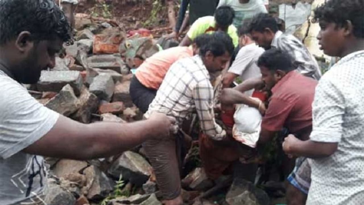 கோவை பகுதியில் பேய் மழை…. வீடு இடிந்து விழுந்து 11 பேர் பலி !! சோகத்தில் மேட்டுப்பாளையம்!!