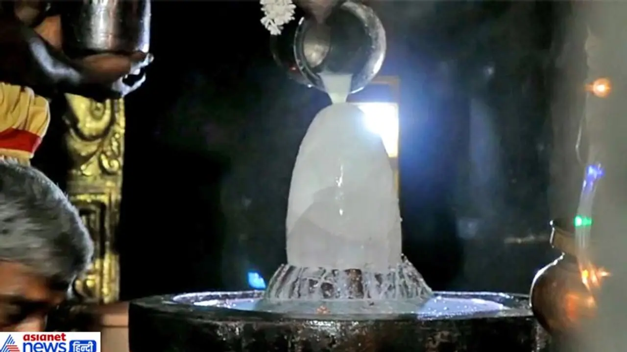 सोमवार को शुभ योग में अलग अलग चीजों से करें शिवलिंग का अभिषेक, हो सकती है हर इच्छा पूरी