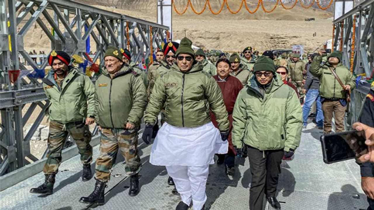 चीन की धमकियों से भारतीय सेना को डर नहीं, सीमा पर बनाया एशिया का सबसे ऊंचा पुल चीन की धमकियों से भारतीय सेना को डर नहीं, सीमा पर बनाया एशिया का सबसे ऊंचा पुल