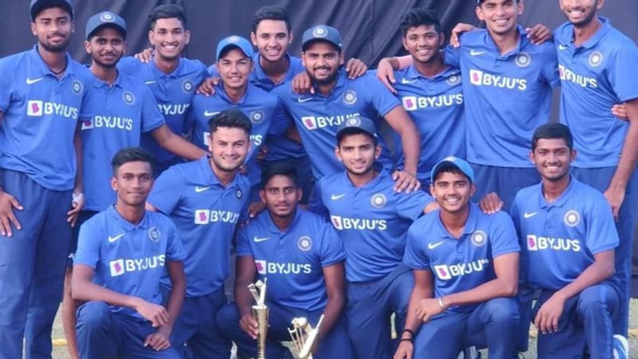 अंडर 19 वर्ल्ड कप: 15 खिलाड़ियों का सिलेक्शन, प्रियम गर्ग को मिली टीम इंडिया की कमान अंडर 19 वर्ल्ड कप: 15 खिलाड़ियों का सिलेक्शन, प्रियम गर्ग को मिली टीम इंडिया की कमान