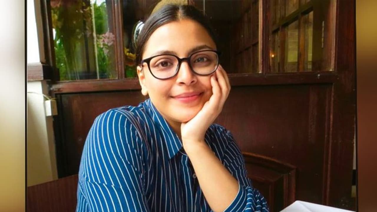 পুরুষের চোখে নারী কেমন, জেলে ঢুকে ১২২ জন ধর্ষককে প্রশ্ন করেছিলেন এই ছাত্রী পুরুষের চোখে নারী কেমন, জেলে ঢুকে ১২২ জন ধর্ষককে প্রশ্ন করেছিলেন এই ছাত্রী