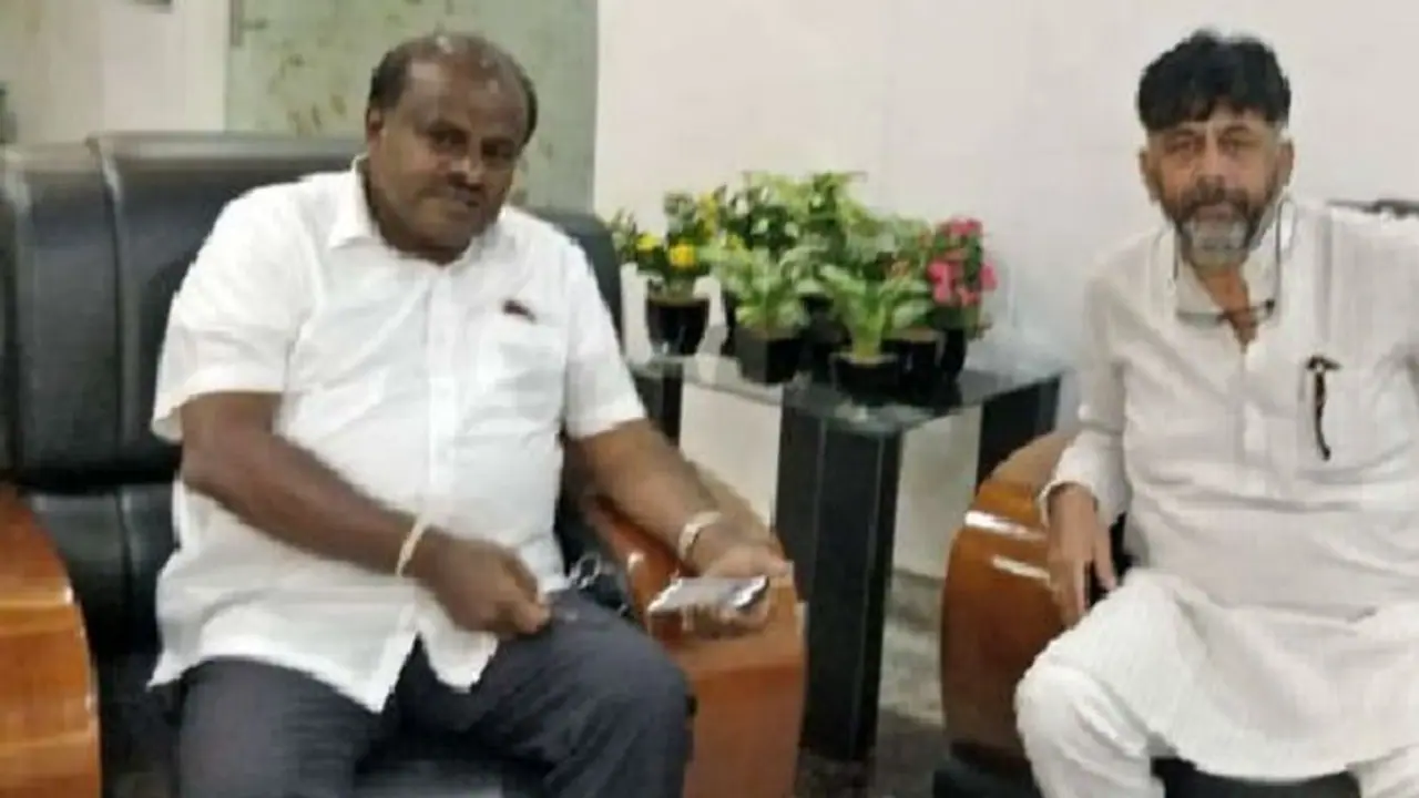 Mekedatu Project: ಮೇಕೆದಾಟು ಮಕ್ಮಲ್ ಟೋಪಿ, ಕಾಂಗ್ರೆಸ್ ವಿರುದ್ಧ ಎಚ್ಡಿಕೆ ವಾಗ್ದಾಳಿ Mekedatu Project: ಮೇಕೆದಾಟು ಮಕ್ಮಲ್ ಟೋಪಿ, ಕಾಂಗ್ರೆಸ್ ವಿರುದ್ಧ ಎಚ್ಡಿಕೆ ವಾಗ್ದಾಳಿ