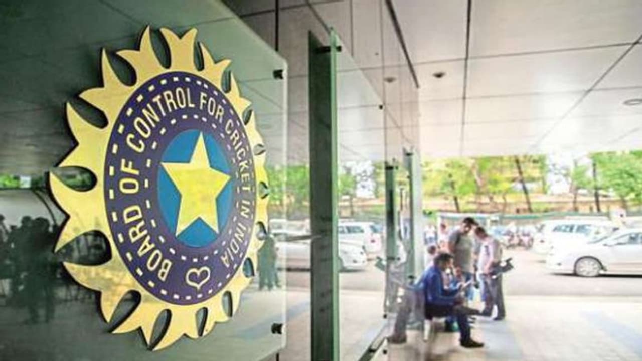 अंडर 19 के लिए उम्र में की थी हेराफेरी, BCCI ने इस क्रिकेटर पर लगाया बैन अंडर 19 के लिए उम्र में की थी हेराफेरी, BCCI ने इस क्रिकेटर पर लगाया बैन