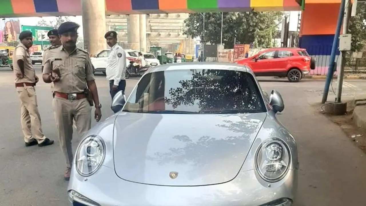 ಟ್ರಾಫಿಕ್ ನಿಯಮ ಉಲ್ಲಂಘಿಸಿದ 2 ಕೋಟಿ ಮೌಲ್ಯದ ಪೊರ್ಶೆ ಕಾರಿಗೆ 2.8 ಲಕ್ಷ ರೂ ದಂಡ! ಟ್ರಾಫಿಕ್ ನಿಯಮ ಉಲ್ಲಂಘಿಸಿದ 2 ಕೋಟಿ ಮೌಲ್ಯದ ಪೊರ್ಶೆ ಕಾರಿಗೆ 2.8 ಲಕ್ಷ ರೂ ದಂಡ!