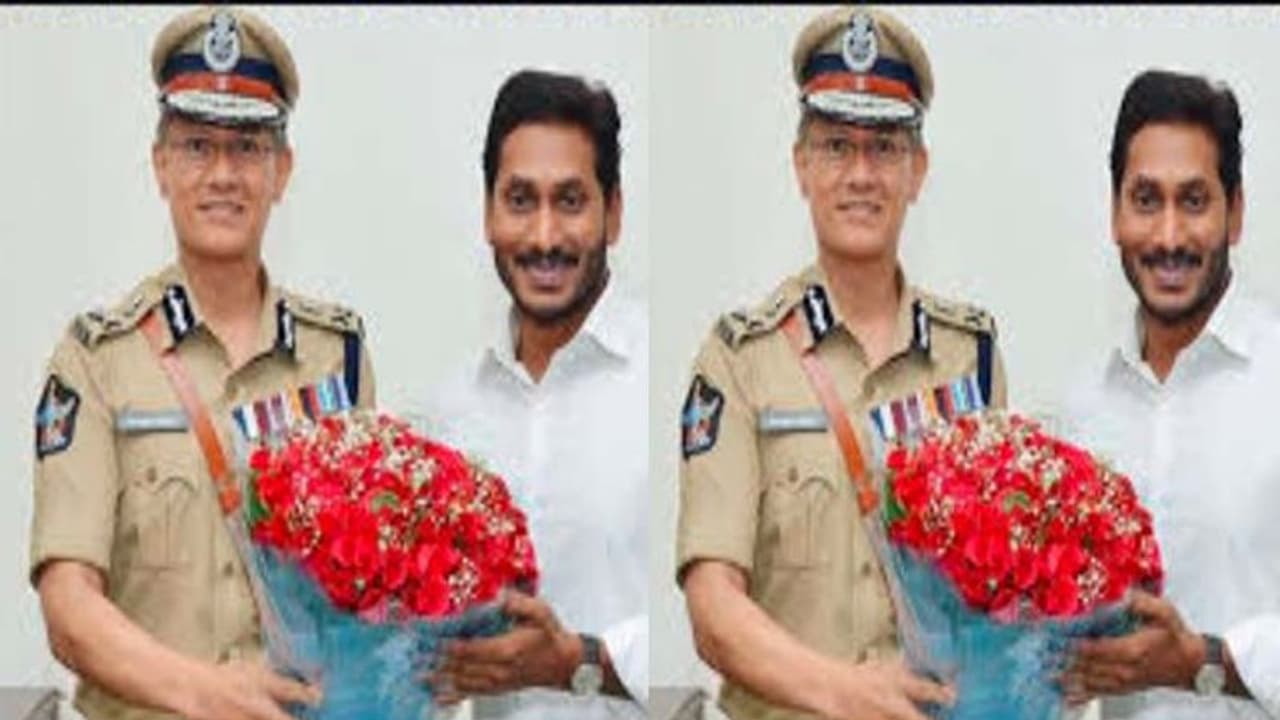 దిశ ఎఫెక్ట్: ఆడవాళ్ల కోసం జగన్ సర్కార్ సంచలన నిర్ణయం దిశ ఎఫెక్ట్: ఆడవాళ్ల కోసం జగన్ సర్కార్ సంచలన నిర్ణయం