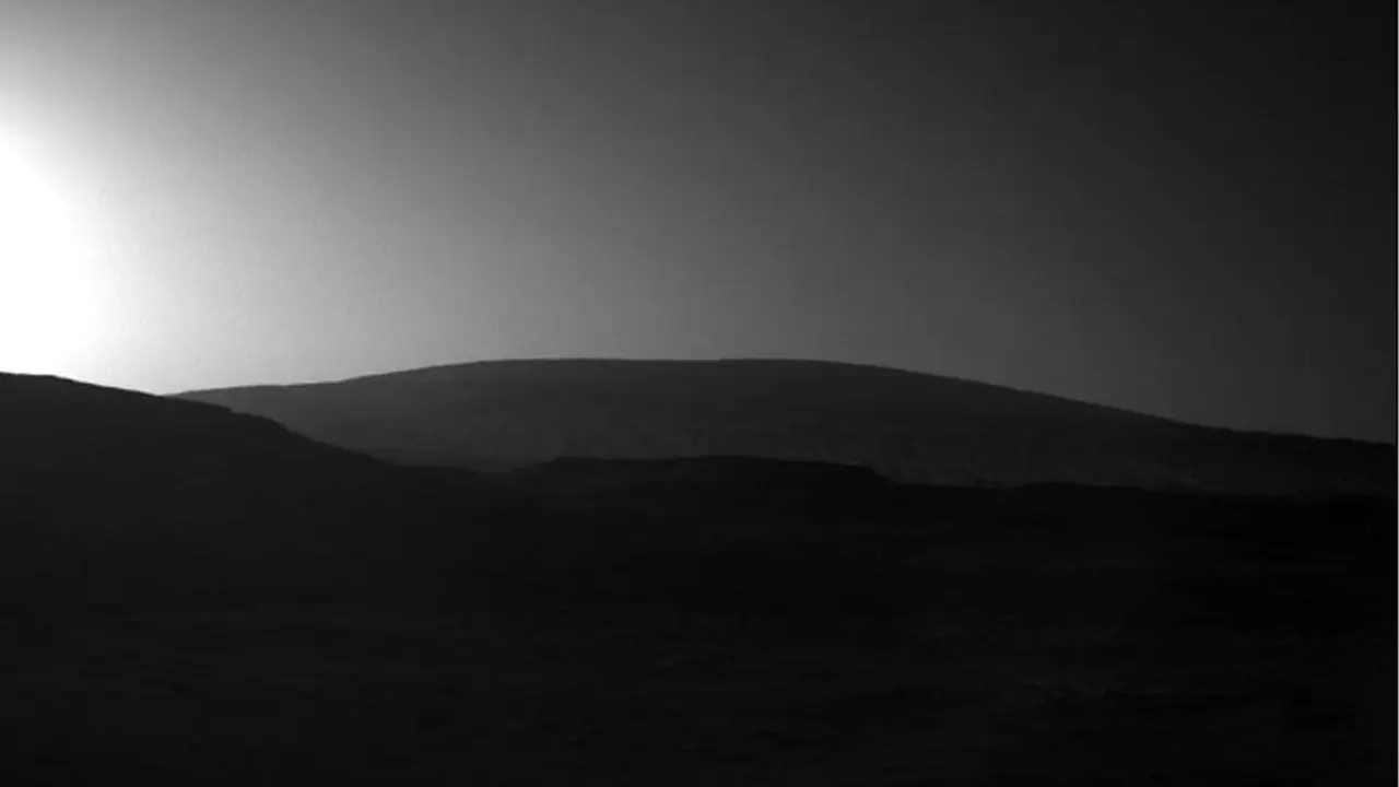 ಬೆಳಗಿನ ಸೊಬಗು: ಅಂಗಾರಕನ ಅಂಗಕ್ಕೆ ಸೂರ್ಯ ಕಿರಣಗಳ ಮೆರಗು!