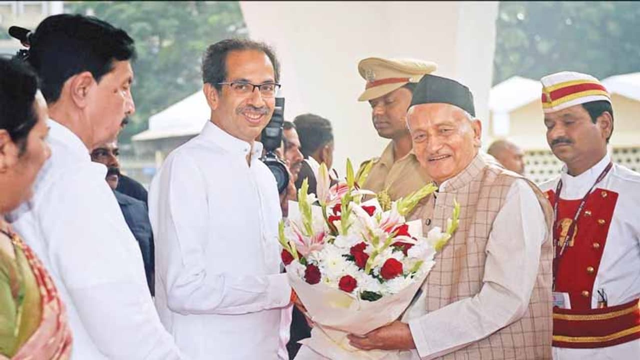 முதலமைச்சராக பதவியேற்றதும் கெத்து காட்டிய உத்தவ் தாக்ரே !! தனியார் நிறுவன வேலை வாய்ப்பு !! அதிரடி உத்தரவு !!