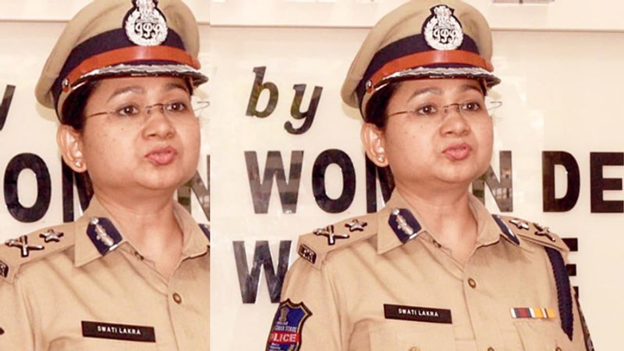 పరిస్థితులకు అనుగుణంగా పోలీసులకు శిక్షణ: స్వాతి లక్రా