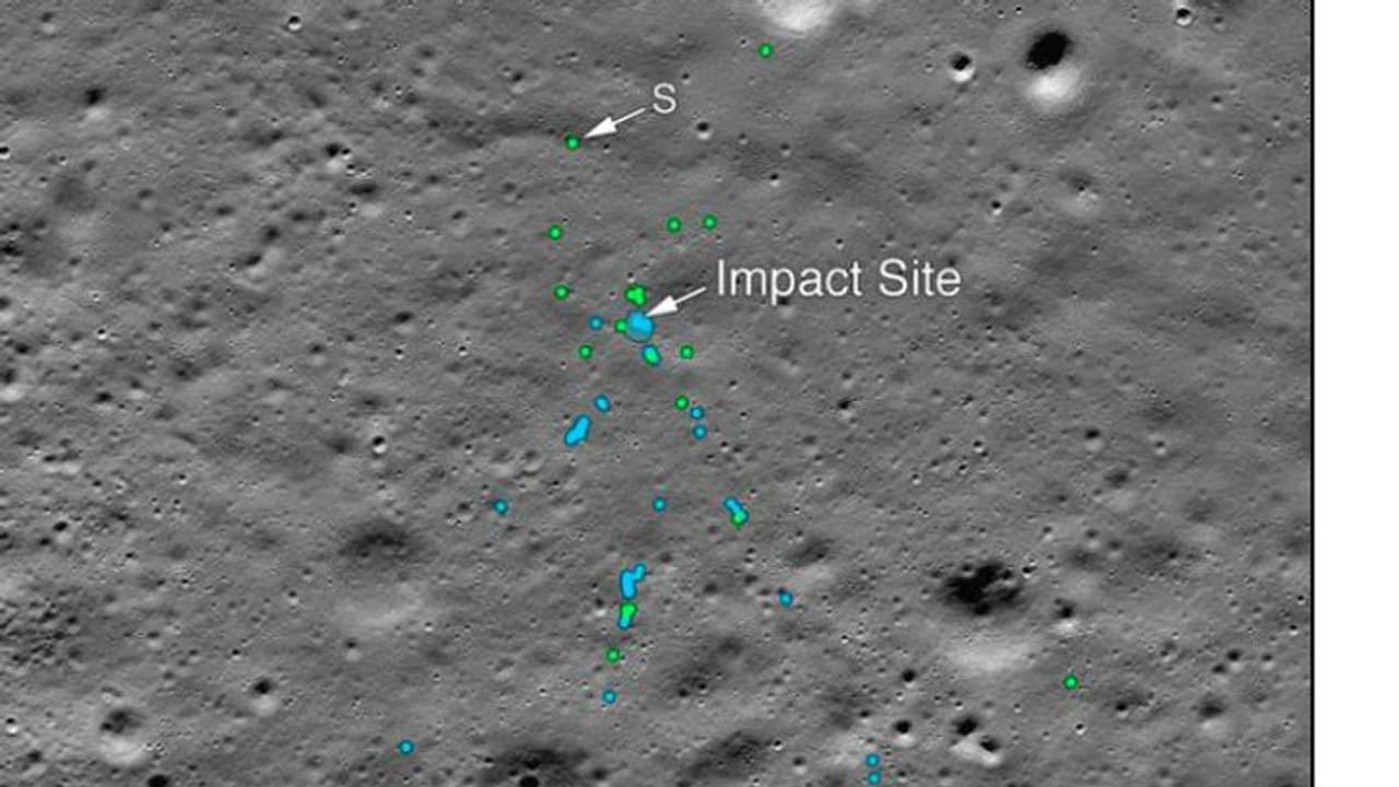 চাঁদের মাটিতে ছড়িয়ে রয়েছে বিক্রমের ধ্বংসস্তূপ, ছবি প্রকাশ করল নাসা চাঁদের মাটিতে ছড়িয়ে রয়েছে বিক্রমের ধ্বংসস্তূপ, ছবি প্রকাশ করল নাসা