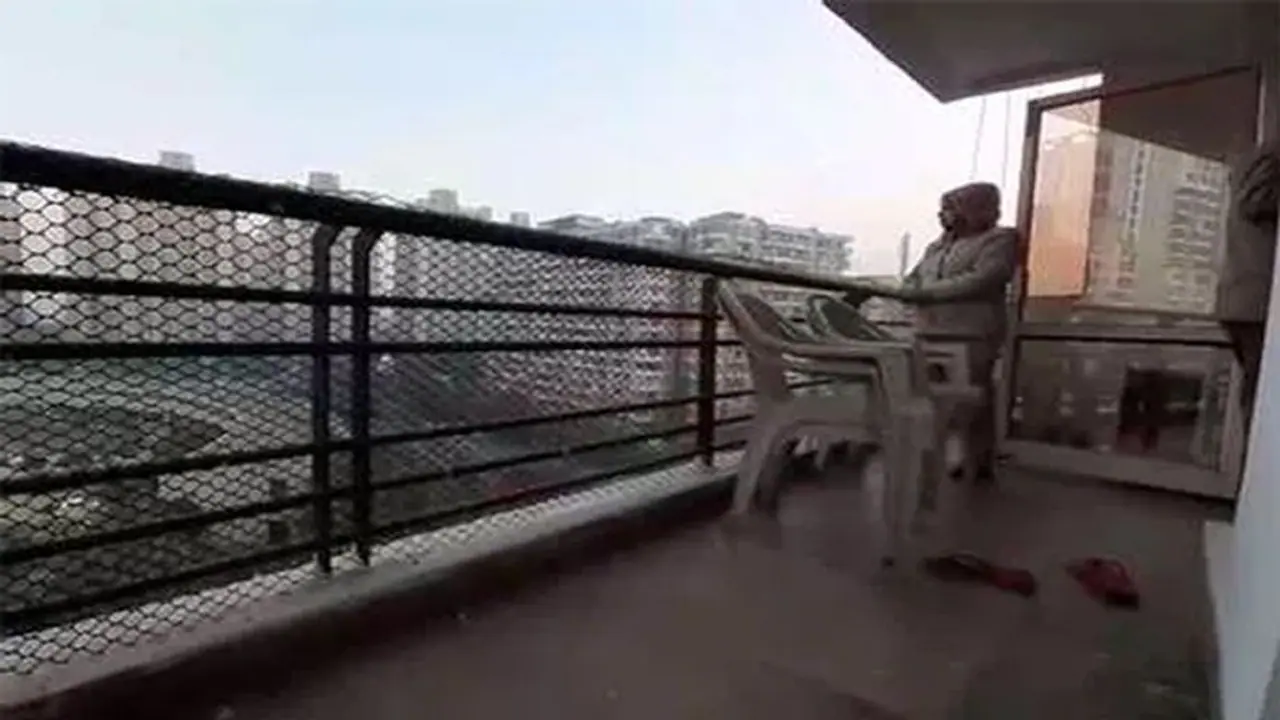गाजियाबाद में आठवीं मंजिल से पत्नी और एक अन्य महिला के साथ कूदा शक्स, फ्लैट में घुसी पुलिस तो देखा खौफनाक मंजर