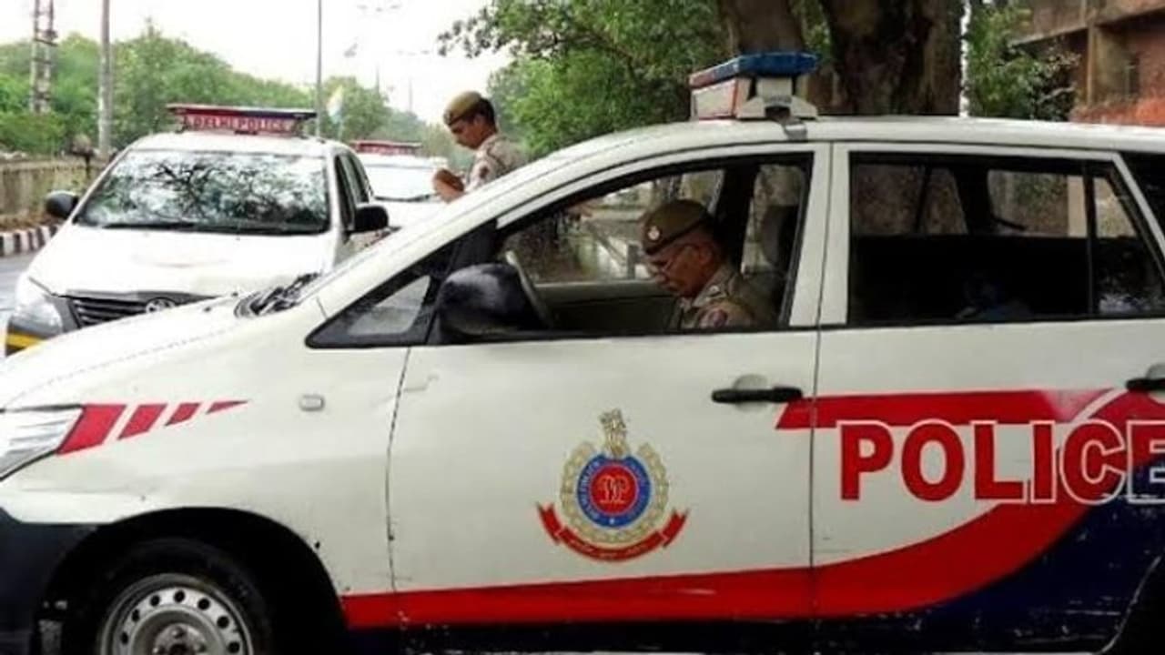 രാത്രി വൈകി യാത്ര ചെയ്യുന്ന സ്ത്രീകൾക്ക് സൗജന്യ സവാരി; മാതൃകയായി ലുധിയാന പൊലീസ് രാത്രി വൈകി യാത്ര ചെയ്യുന്ന സ്ത്രീകൾക്ക് സൗജന്യ സവാരി; മാതൃകയായി ലുധിയാന പൊലീസ്