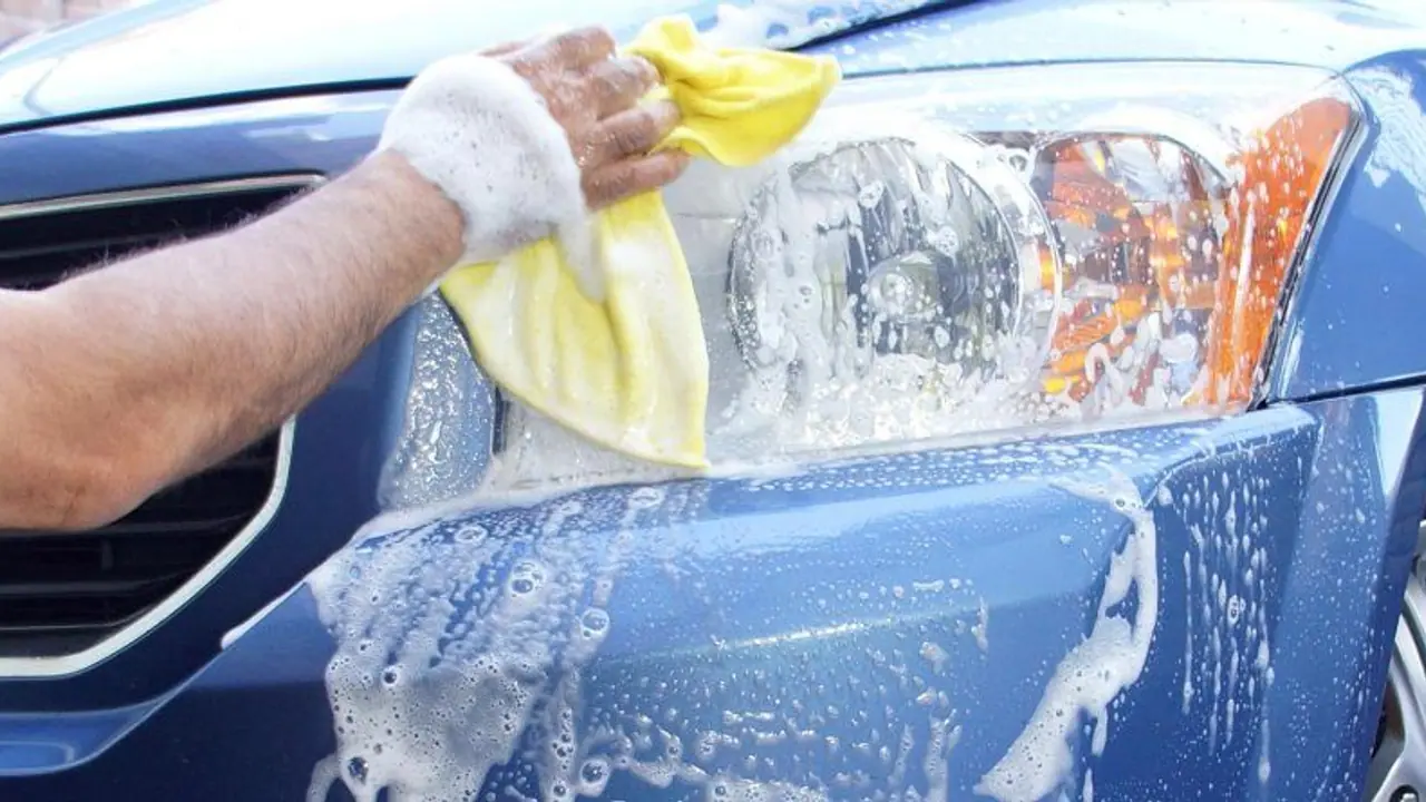 ಬೆಂಗಳೂರು: ಕುಡಿಯುವ ನೀರಲ್ಲಿ ಕಾರು ತೊಳೆದರೆ 5,000 ರೂ. ದಂಡ..! ಬೆಂಗಳೂರು: ಕುಡಿಯುವ ನೀರಲ್ಲಿ ಕಾರು ತೊಳೆದರೆ 5,000 ರೂ. ದಂಡ..!