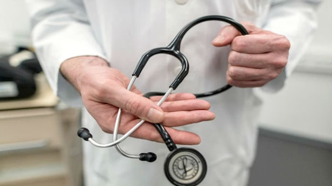 ಬಿಲ್‌ಗಾಗಿ ರೋಗಿಯ ಕೋಮಾಕ್ಕೆ ಕಳುಹಿಸಿತ್ತಾ ಆಸ್ಪತ್ರೆ? ಆಘಾತಕಾರಿ ವೀಡಿಯೋ ವೈರಲ್