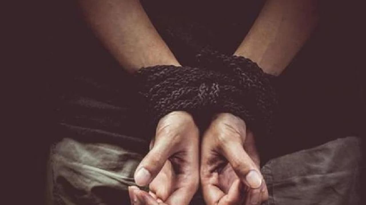 'റാംജിറാവു മോഡല്' കിഡ്നാപ്പ്; 13 കാരനെ തട്ടിക്കൊണ്ടുപോയി 50 ലക്ഷം ആവശ്യപ്പെട്ട ബന്ധുവിനെ പൊലീസ് കുടുക്കി 'റാംജിറാവു മോഡല്' കിഡ്നാപ്പ്; 13 കാരനെ തട്ടിക്കൊണ്ടുപോയി 50 ലക്ഷം ആവശ്യപ്പെട്ട ബന്ധുവിനെ പൊലീസ് കുടുക്കി