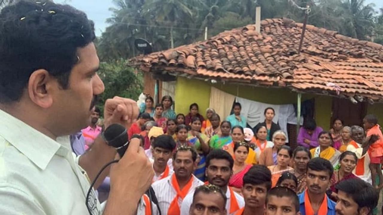 ಸೊಲ್ಲೇ ಇಲ್ಲದ ಕೆಆರ್ ಪೇಟೆಯಲ್ಲಿ ಕಮಲ ಅರಳಿದ್ದೇಗೆ? ಹೊಸ ರಾಜಕೀಯ ಚಾಣಕ್ಯ ಮಾಡಿದ ಆ ಒಂದು ಕೆಲಸ! ಸೊಲ್ಲೇ ಇಲ್ಲದ ಕೆಆರ್ ಪೇಟೆಯಲ್ಲಿ ಕಮಲ ಅರಳಿದ್ದೇಗೆ? ಹೊಸ ರಾಜಕೀಯ ಚಾಣಕ್ಯ ಮಾಡಿದ ಆ ಒಂದು ಕೆಲಸ!