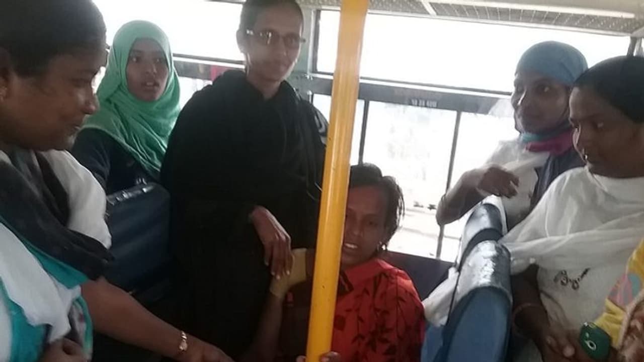 ಯಾದಗಿರಿ: ಚಲಿಸುತ್ತಿರುವ ಬಸ್ನಲ್ಲಿಯೇ ನಡೆಯಿತು ಹೆರಿಗೆ..! ಯಾದಗಿರಿ: ಚಲಿಸುತ್ತಿರುವ ಬಸ್ನಲ್ಲಿಯೇ ನಡೆಯಿತು ಹೆರಿಗೆ..!