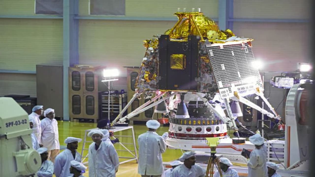 ২০২২ সালেই চাঁদে পাড়ি দেবে ভারত, চন্দ্রায়ন ৩ তৈরি হচ্ছে জোরকদমে, জানিয়ে দিল কেন্দ্র