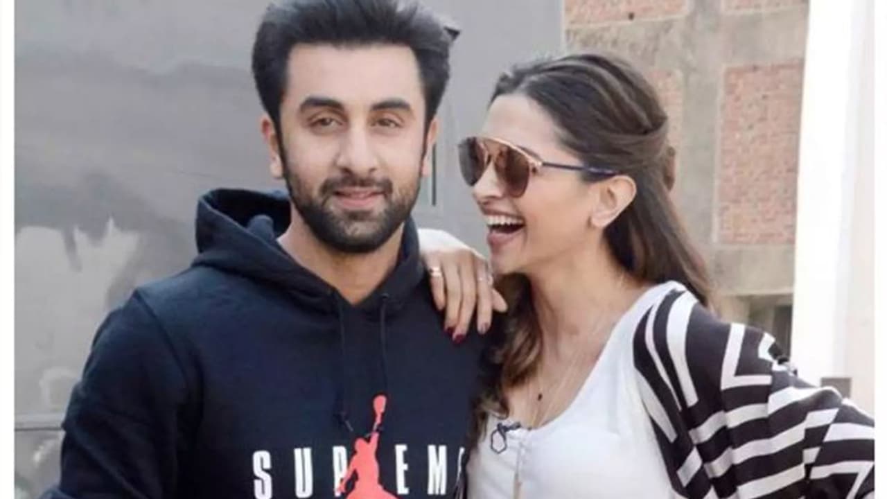 తెరపైకి మరోసారి మాజీ లవర్స్.. హెవీ రొమాన్స్? తెరపైకి మరోసారి మాజీ లవర్స్.. హెవీ రొమాన్స్?