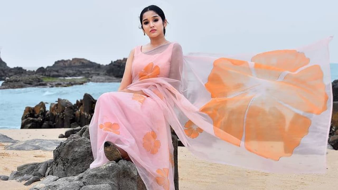 போதும் இதோட நிறுத்திக்கோங்க... அஜித் மகளிடம் கெஞ்சும் ரசிகர்கள்... எதற்காக தெரியுமா?