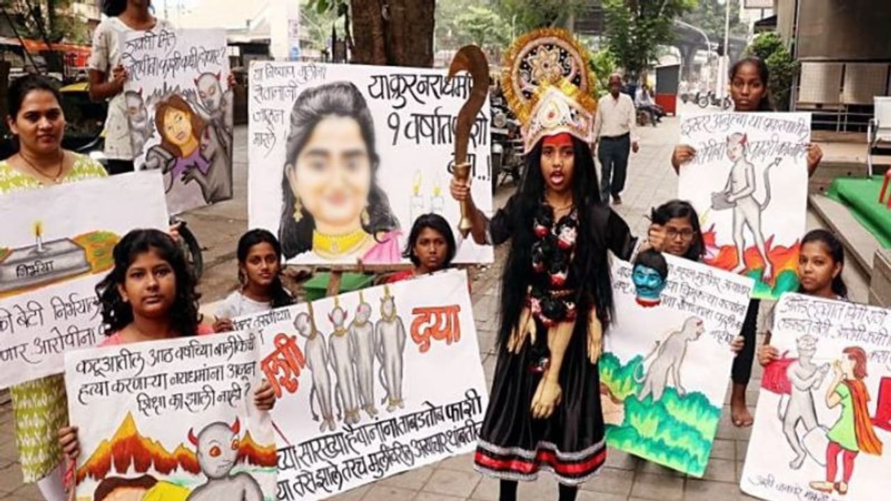 Justice for Disha: కేసీఆర్ తప్పటడుగులపై చూపుడు వేళ్లు Justice for Disha: కేసీఆర్ తప్పటడుగులపై చూపుడు వేళ్లు