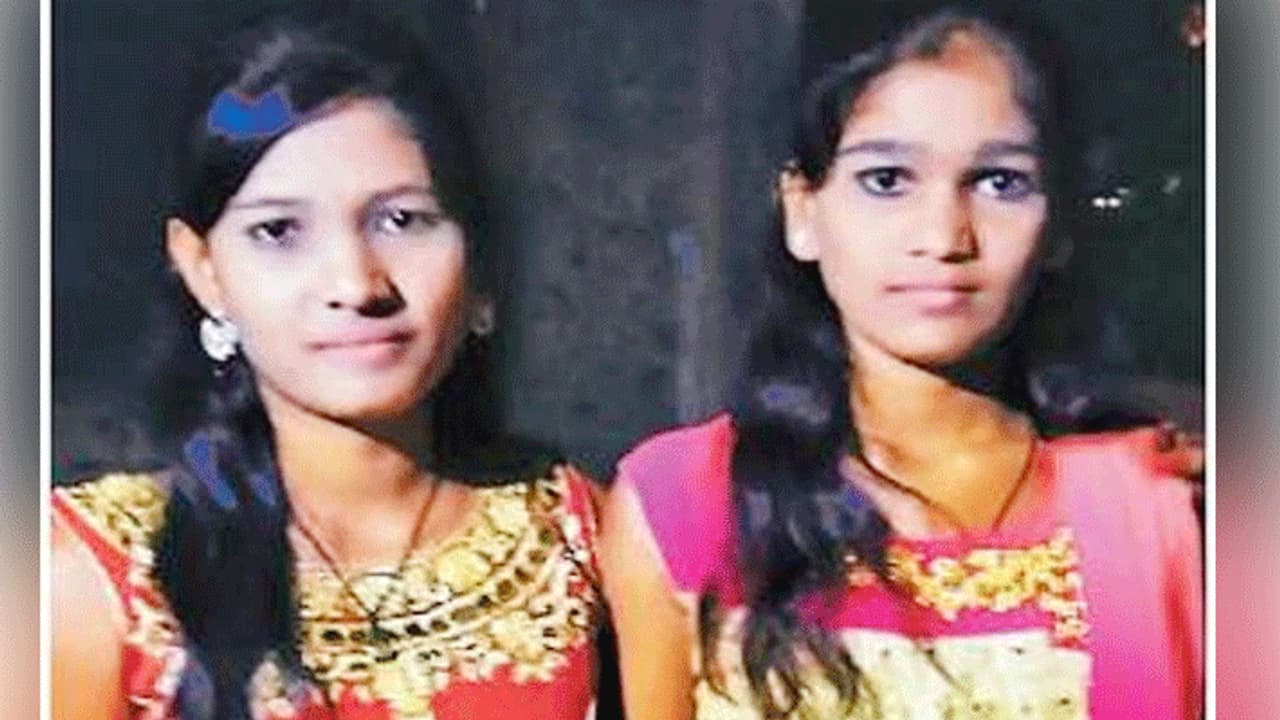 एक ही दिन में 2 जवान बेटियों की मौत, एक की अर्थी जल नहीं पाई और दूसरी की आ गई मौत की खबर एक ही दिन में 2 जवान बेटियों की मौत, एक की अर्थी जल नहीं पाई और दूसरी की आ गई मौत की खबर