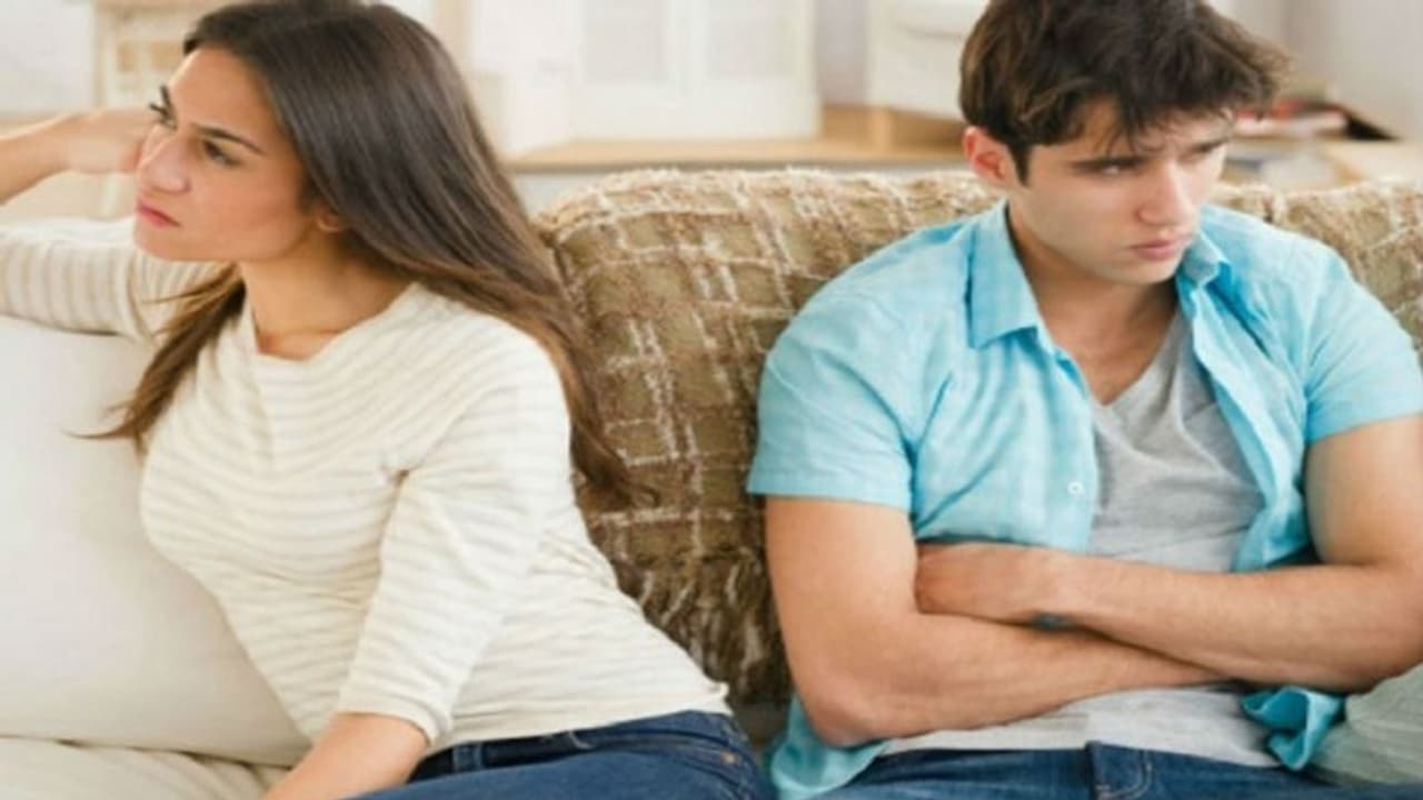 ऐसे करें धोखेबाज पार्टनर की पहचान, रहें सावधान ऐसे करें धोखेबाज पार्टनर की पहचान, रहें सावधान