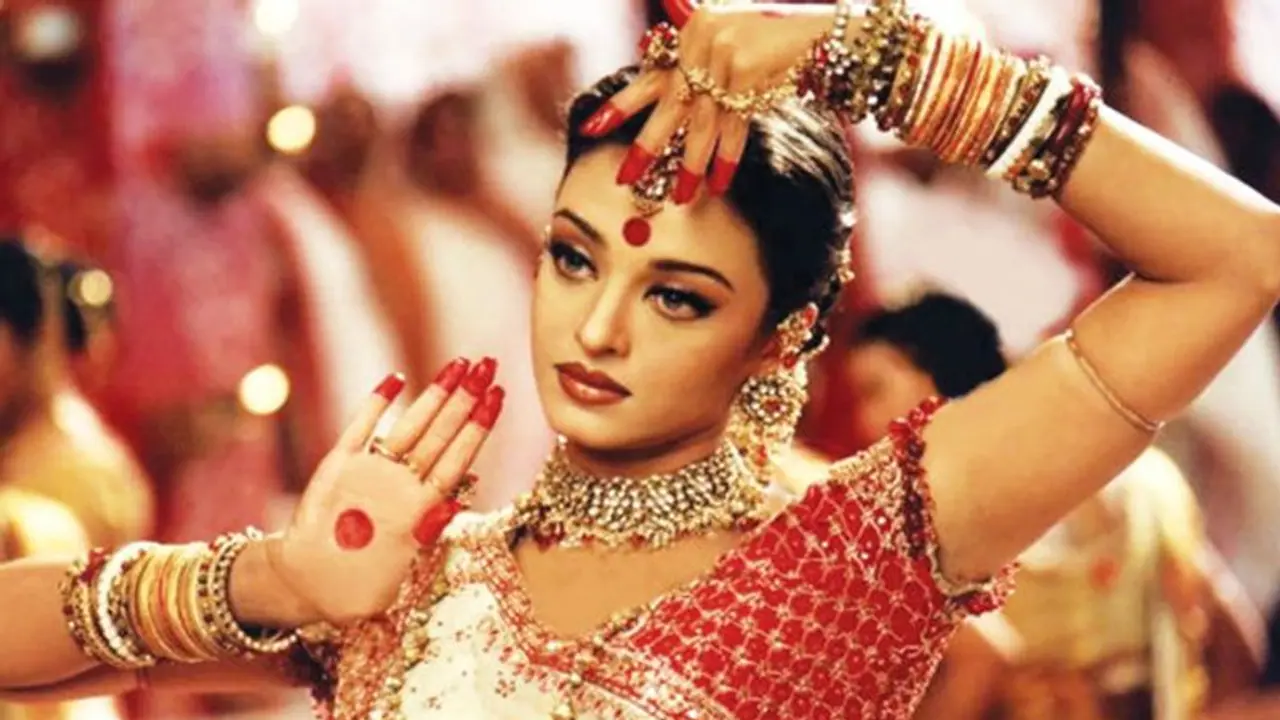 When Aishwarya Rai continued to dance despite bleeding ears (Watch)