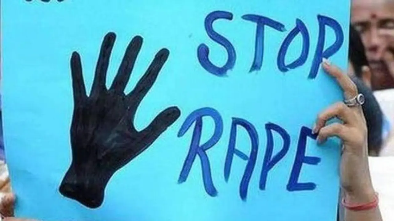 నోట్లో దుస్తులు కుక్కి... మహిళపై అత్యాచారం నోట్లో దుస్తులు కుక్కి... మహిళపై అత్యాచారం