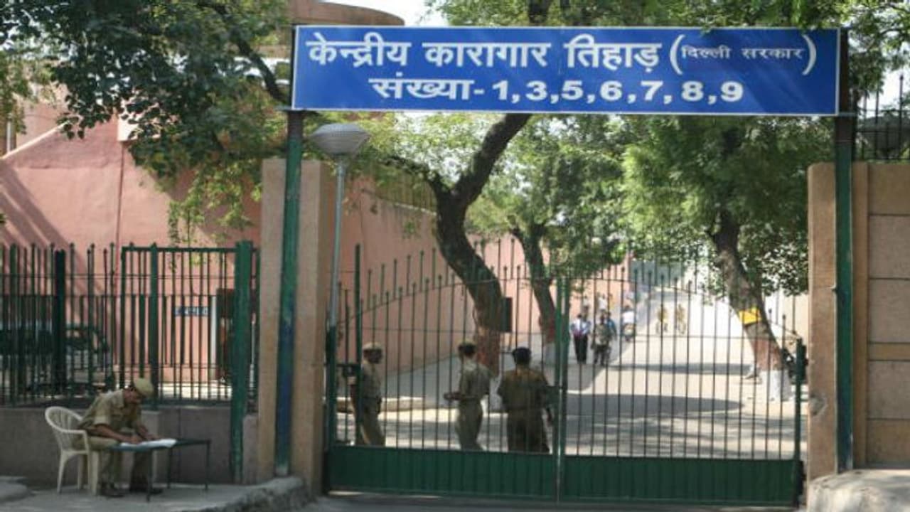 নির্ভয়া কাণ্ডে ফাঁসির সাজা প্রায় নিশ্চিত, ফাঁসুড়ের খোঁজে তিহার জেল