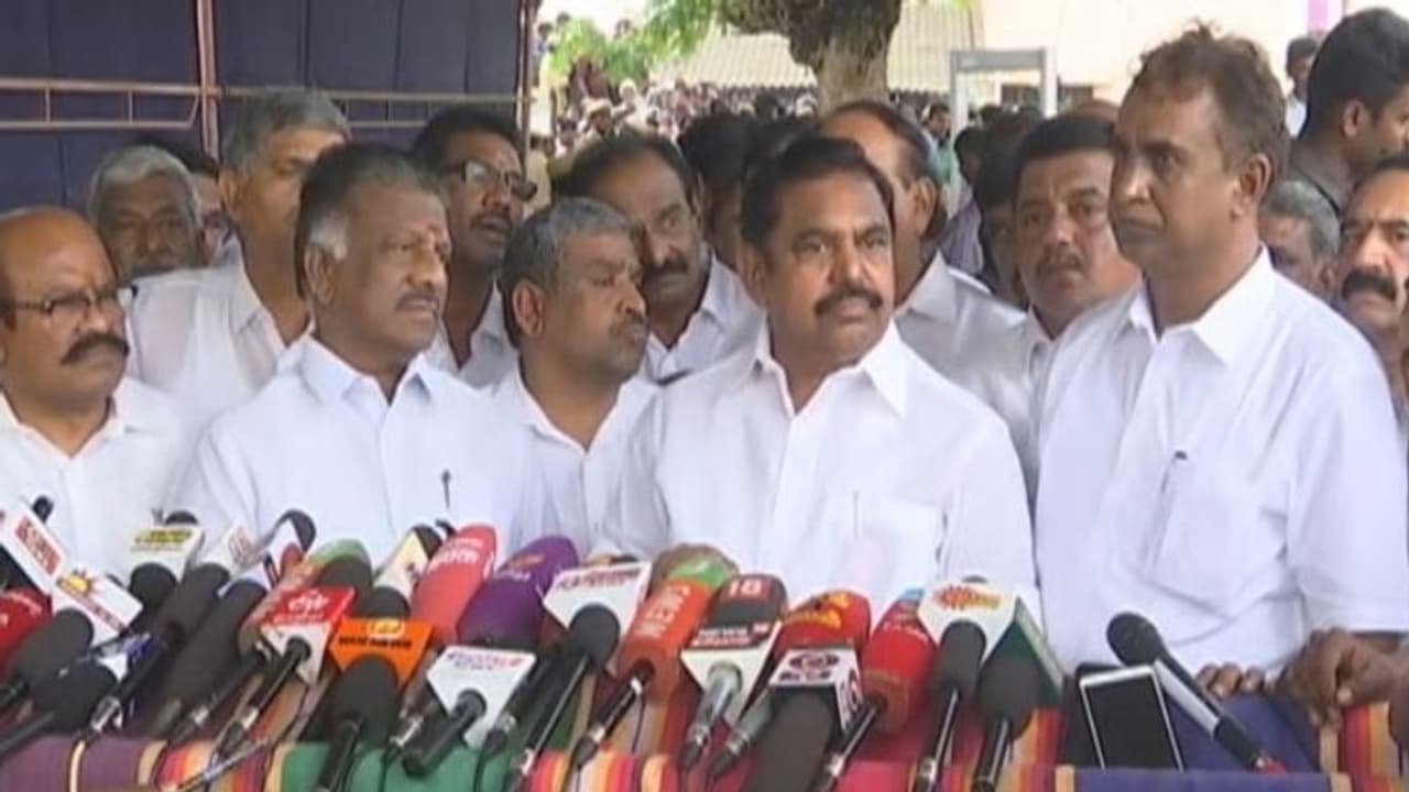 திமுக பொ.செ துரைமுருகனின் மகனை யாராவது மிரட்ட முடியுமா? கூலாக பதிலளித்த முதல்வர் எடப்பாடி பழனிச்சாமி.!