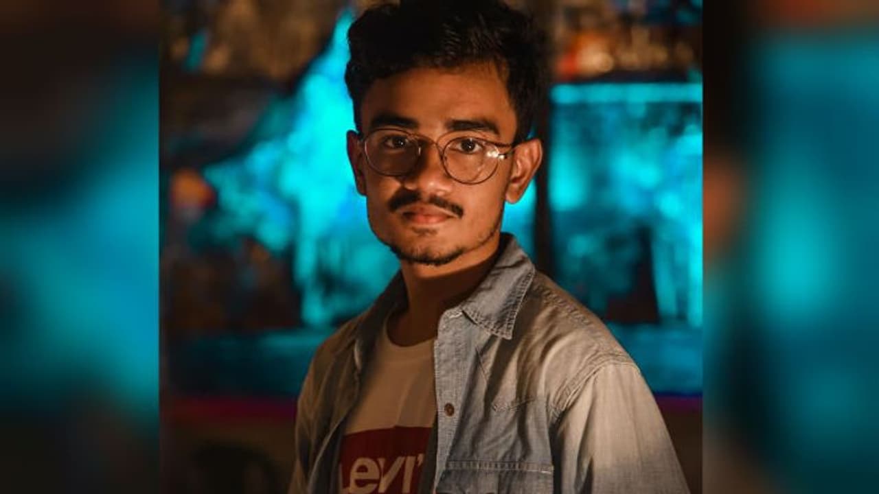 'বিপদে পড়লে ফোন করুন', ফেসবুকে বার্তা শুভেন্দু অধিকারীর ভাইপোর 'বিপদে পড়লে ফোন করুন', ফেসবুকে বার্তা শুভেন্দু অধিকারীর ভাইপোর