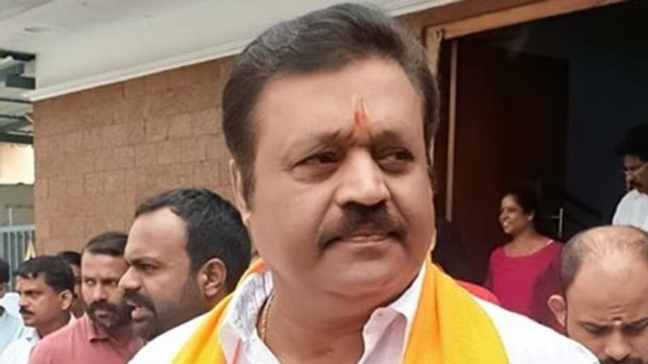 കുഴല്പ്പണക്കേസ്; സുരേഷ് ഗോപിയുടെ മൊഴിയെടുത്തേക്കും, തെരഞ്ഞെടുപ്പ് ഫണ്ടിനെ കുറിച്ചുള്ള വിവരങ്ങള് അന്വേഷിക്കും കുഴല്പ്പണക്കേസ്; സുരേഷ് ഗോപിയുടെ മൊഴിയെടുത്തേക്കും, തെരഞ്ഞെടുപ്പ് ഫണ്ടിനെ കുറിച്ചുള്ള വിവരങ്ങള് അന്വേഷിക്കും