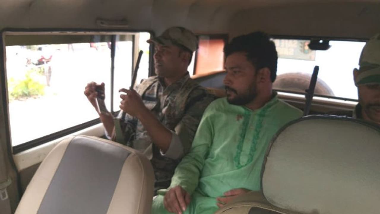 ছেলের বান্ধবীকে শ্লীলতাহানি, যৌন হেনস্থা, ঝাড়গ্রামে গ্রেফতার বিজেপি নেতা ছেলের বান্ধবীকে শ্লীলতাহানি, যৌন হেনস্থা, ঝাড়গ্রামে গ্রেফতার বিজেপি নেতা