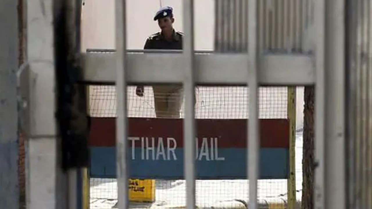 നിര്ഭയയുടെ ഘാതകരെ തൂക്കിലേറ്റാനുള്ള ഒരുക്കങ്ങള് തീഹാര് ജയിലില് സജീവമെന്ന് റിപ്പോര്ട്ട് നിര്ഭയയുടെ ഘാതകരെ തൂക്കിലേറ്റാനുള്ള ഒരുക്കങ്ങള് തീഹാര് ജയിലില് സജീവമെന്ന് റിപ്പോര്ട്ട്