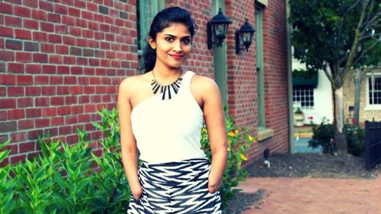 മാളവിക അയ്യര്; 17 വര്ഷം മുമ്പ് ഗ്രനേഡ് പൊട്ടി കൈകള് നഷ്ടമായി, ഇന്ന് ലോകത്തിന് മുഴുവന് മാതൃക മാളവിക അയ്യര്; 17 വര്ഷം മുമ്പ് ഗ്രനേഡ് പൊട്ടി കൈകള് നഷ്ടമായി, ഇന്ന് ലോകത്തിന് മുഴുവന് മാതൃക