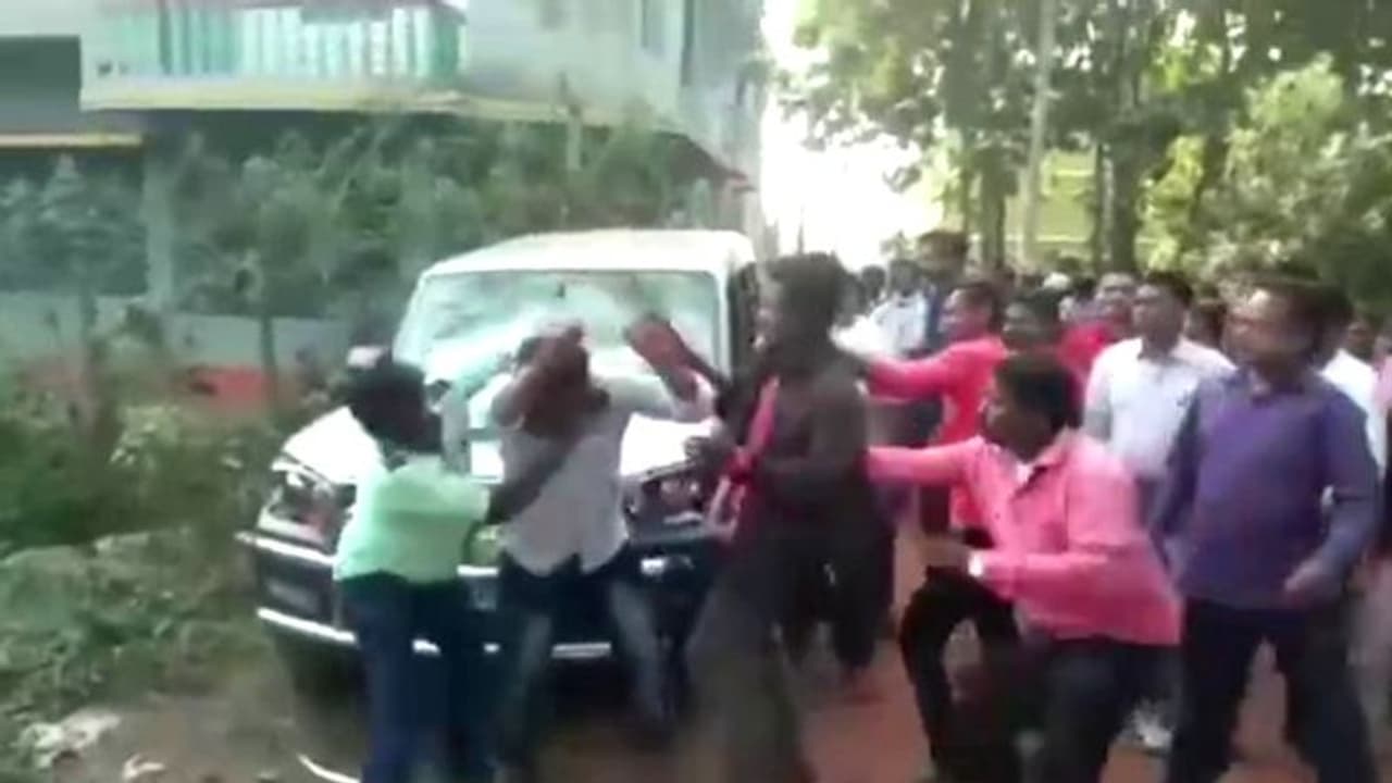 শৃঙ্খলা ভাঙলেই ব্যবস্থা, ডেবরায় নেতাদের মারধরে ২৩ কর্মীকে বহিষ্কার করল বিজেপি শৃঙ্খলা ভাঙলেই ব্যবস্থা, ডেবরায় নেতাদের মারধরে ২৩ কর্মীকে বহিষ্কার করল বিজেপি