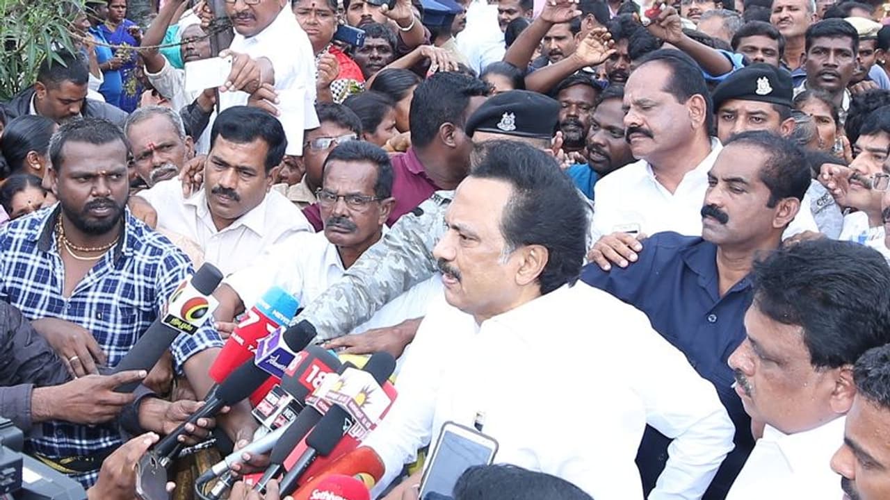 அரசின் அலட்சியம்தான் 17 பேர் உயிரிழப்புக்கு காரணம் !! தடாலடியாக குற்றம்சாட்டிய ஸ்டாலின் !! அரசின் அலட்சியம்தான் 17 பேர் உயிரிழப்புக்கு காரணம் !! தடாலடியாக குற்றம்சாட்டிய ஸ்டாலின் !!