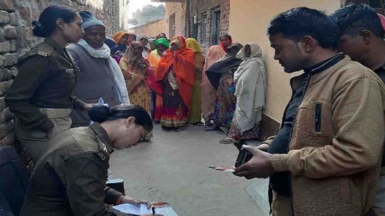 एक शक की वजह से शराबी ने पत्नी को जिंदा जलाया, मासूमों ने कहा पापा ने मम्मी को मार डाला एक शक की वजह से शराबी ने पत्नी को जिंदा जलाया, मासूमों ने कहा पापा ने मम्मी को मार डाला