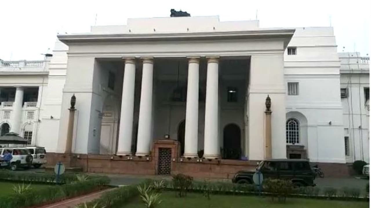 হঠাৎ দু' দিন ছুটি বিধানসভায়, সরকারের কৌশল নিয়ে অভিযোগ বিরোধীদের হঠাৎ দু' দিন ছুটি বিধানসভায়, সরকারের কৌশল নিয়ে অভিযোগ বিরোধীদের