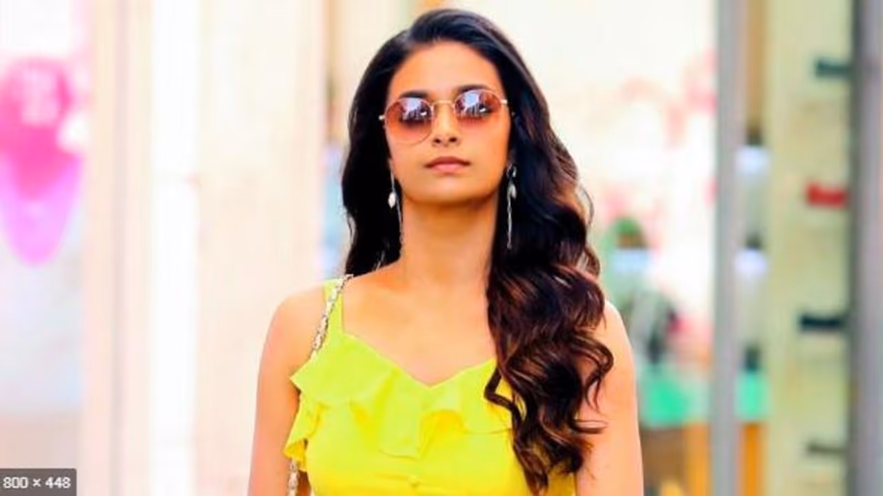 கனவு நிஜமாகியும்... திடீர் என பாலிவுட் படத்தில் இருந்து விலகிய கீர்த்தி சுரேஷ்! காரணம் இதுவா? கனவு நிஜமாகியும்... திடீர் என பாலிவுட் படத்தில் இருந்து விலகிய கீர்த்தி சுரேஷ்! காரணம் இதுவா?