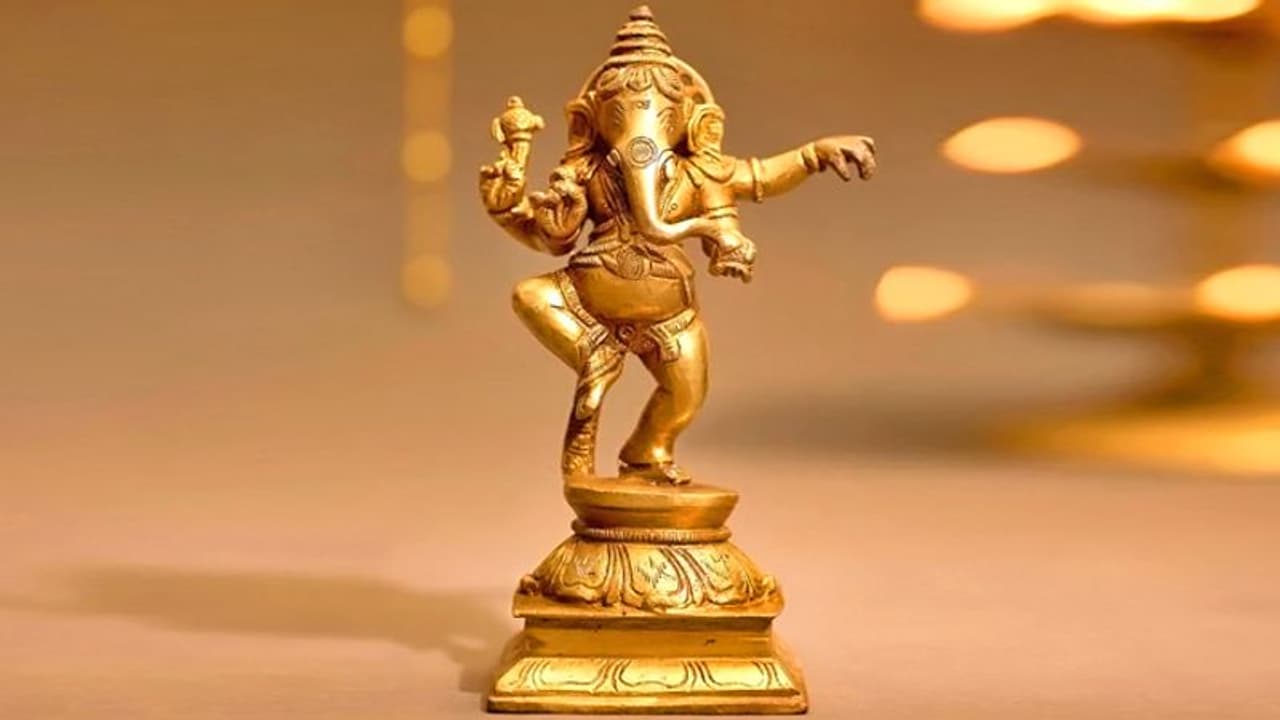 भगवान श्रीगणेश की तस्वीर से भी दूर हो सकता है वास्तु दोष, बिजनेस में भी मिलती है सफलता भगवान श्रीगणेश की तस्वीर से भी दूर हो सकता है वास्तु दोष, बिजनेस में भी मिलती है सफलता