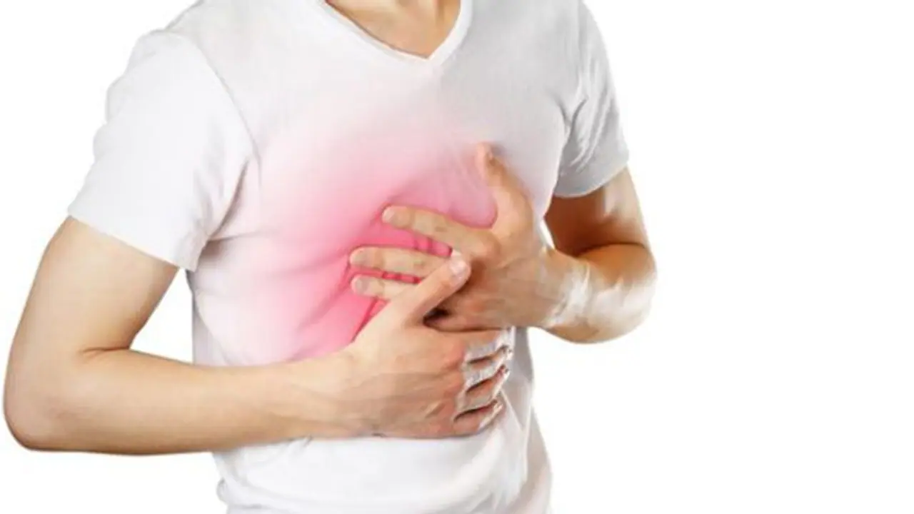 இரவில் நெஞ்செரிச்சலால் அவதிப்படுறீங்களா? காரணம் இதுதான் உடனே சரி செய்ங்க.!