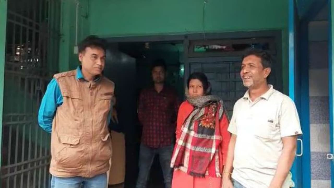 স্বামীর উপর রাগ করে পথ হারালেন গৃহবধূ, মাঝরাতে সহায় তৃণমূল নেতা স্বামীর উপর রাগ করে পথ হারালেন গৃহবধূ, মাঝরাতে সহায় তৃণমূল নেতা