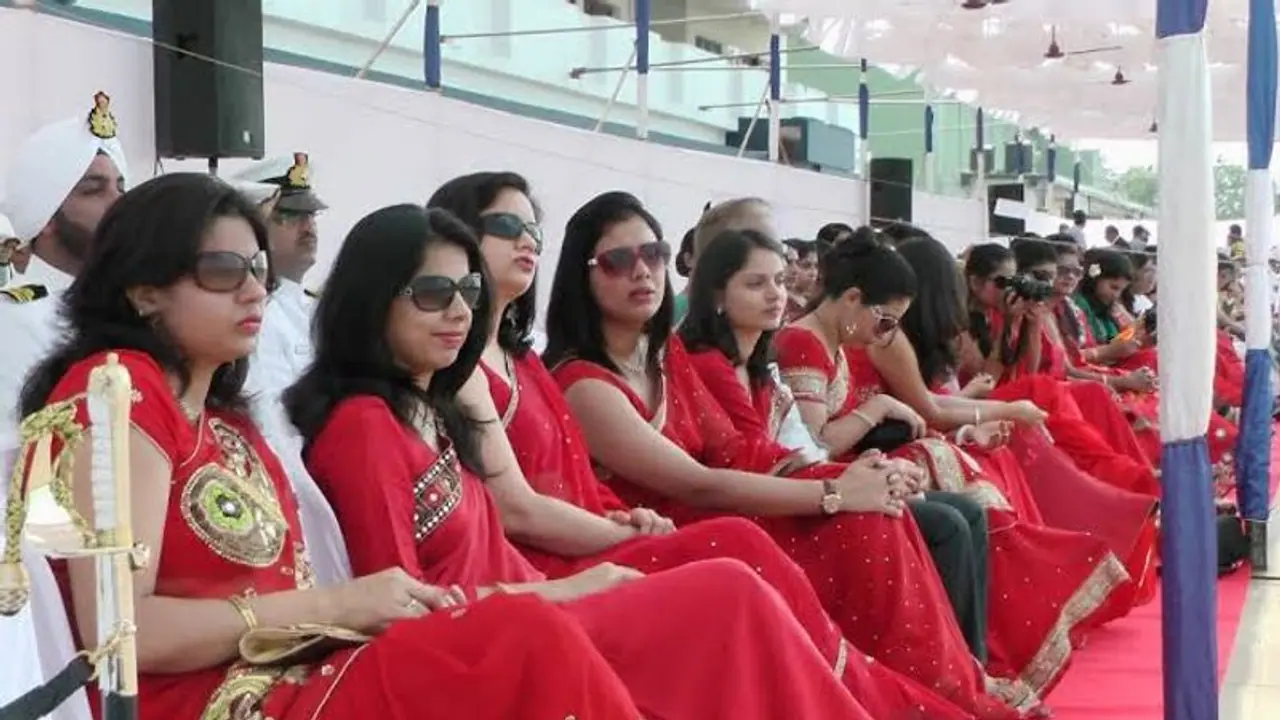 इंडियन आर्मी ऑफिसर की बीवी ने किया खुलासा, पति के बिना अकेली क्या करती हैं घर पर? इंडियन आर्मी ऑफिसर की बीवी ने किया खुलासा, पति के बिना अकेली क्या करती हैं घर पर?