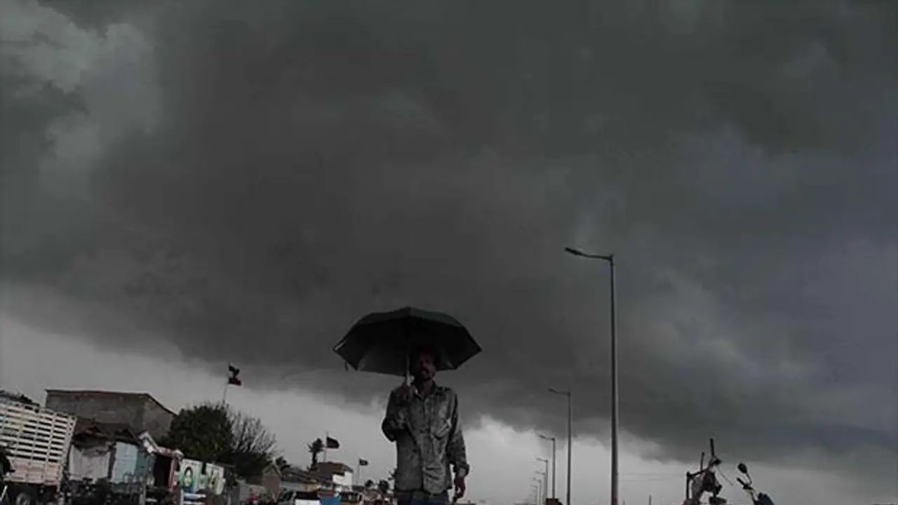 संभलकर निकलें घर से बाहर क्योंकि बदल रहा है मौसम, बढ़ेगी ठंड की मार